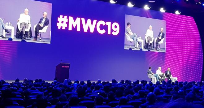 Debate de Satya Nadella (Microsoft) y Dieter Zetsche (Daimler) en el MWC