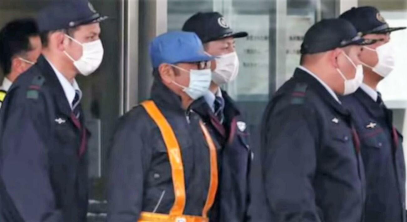 Carlos Ghosn sale de prisión disfrazado Carlos Ghosn sale de prisión disfrazado