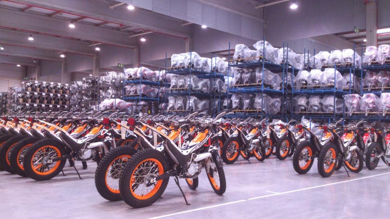 Imagen de una fábrica de motos Imagen de una fábrica de motos