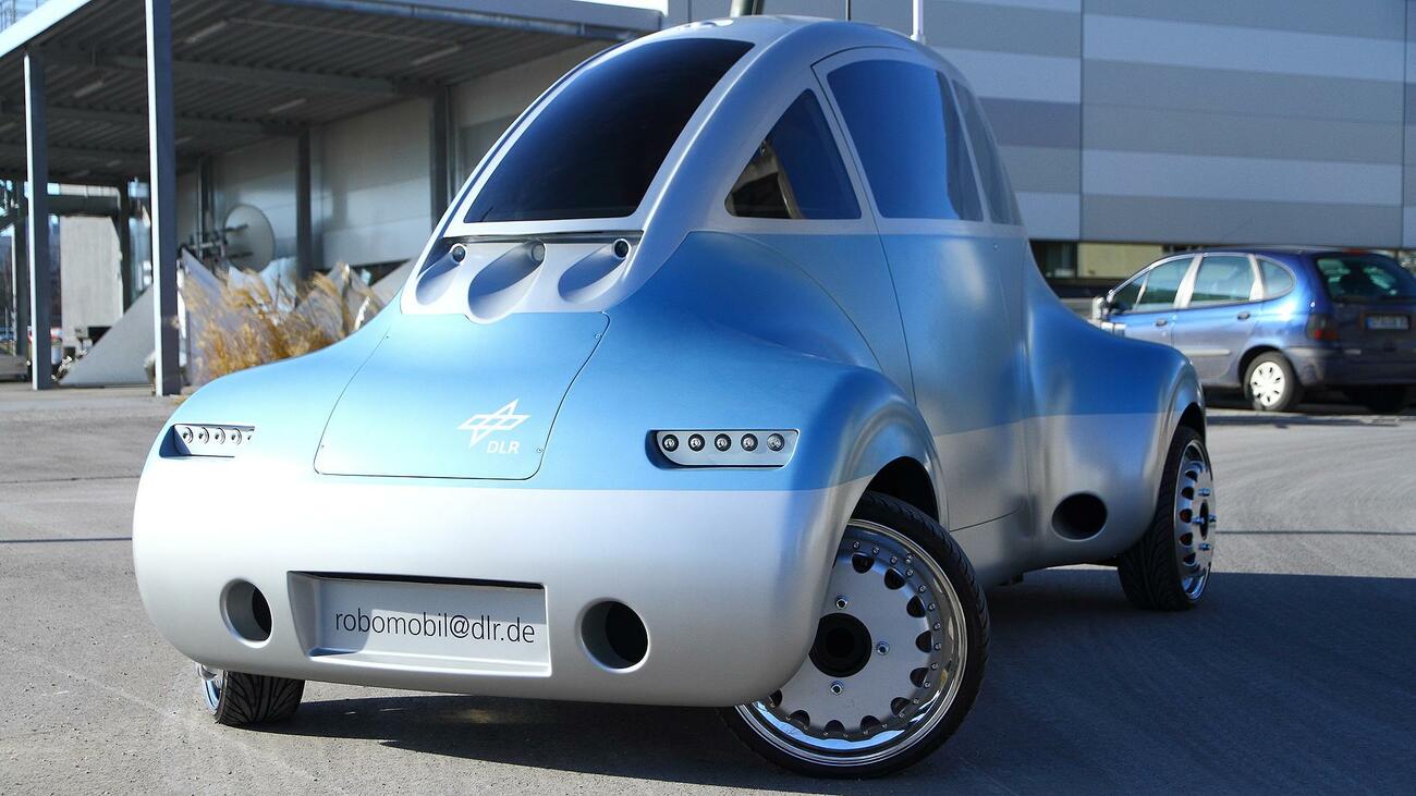 El coche futurista desarrollado por la empresa aeronáutica Instituto de Robótica y Mecatrónica (DLR) que se llama RoboMobil (Romo) El coche futurista desarrollado por la empresa aeronáutica Instituto de Robótica y Mecatrónica (DLR) que se llama RoboMobil (Romo)