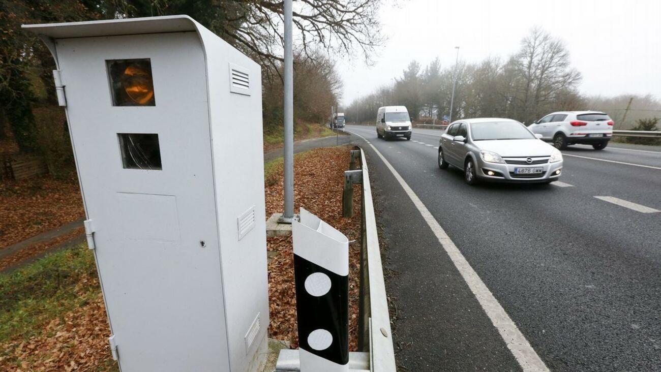 Imagen de un radar fijo en una carretera / EFE