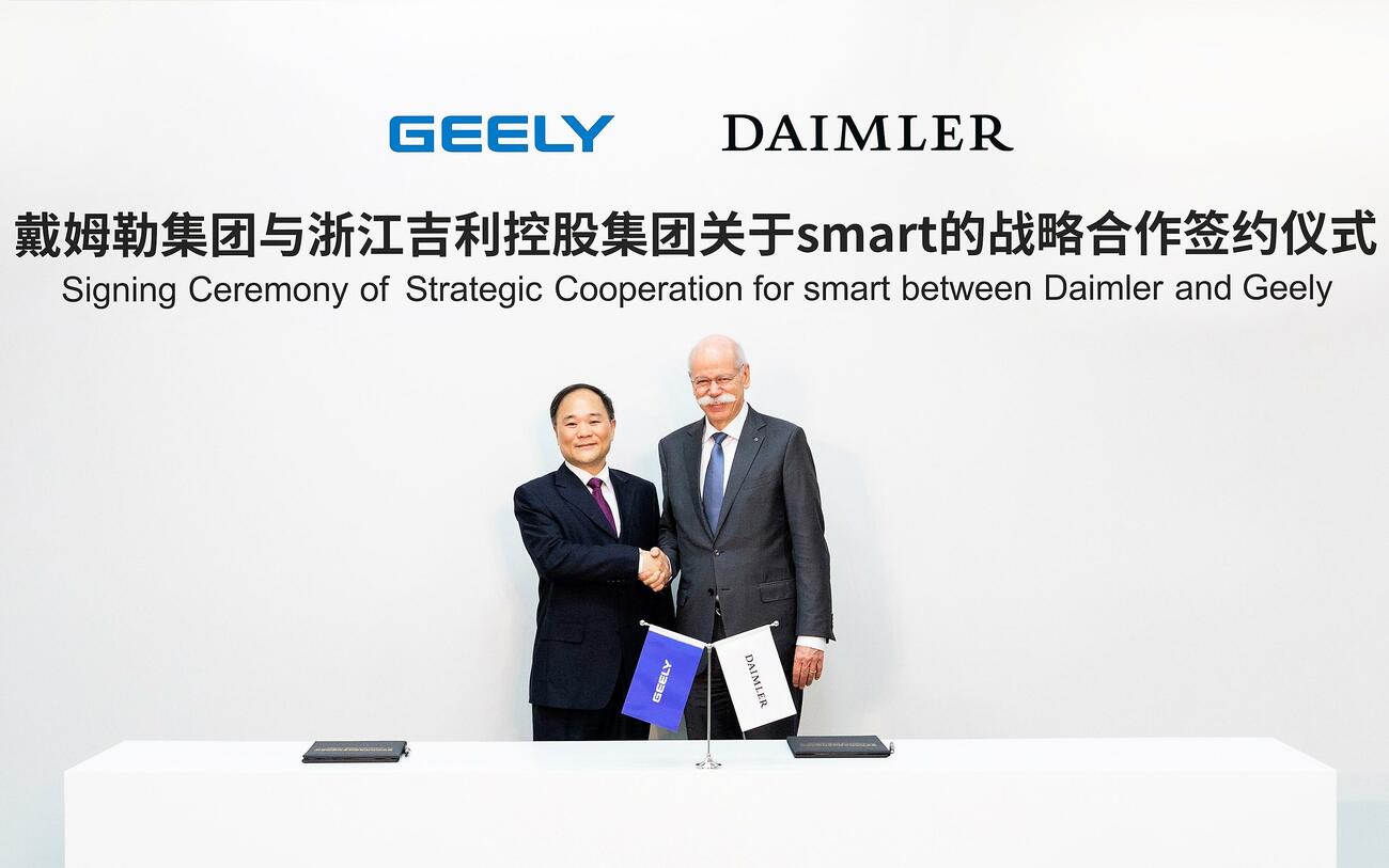 Los presidentes de Daimler y Geely, Dieter Zetsche y Li Shufu, firman un acuerdo sobre Smart