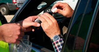 La Guardia Civil realiza un control de alcoholemia / EP La Guardia Civil realiza un control de alcoholemia / EP