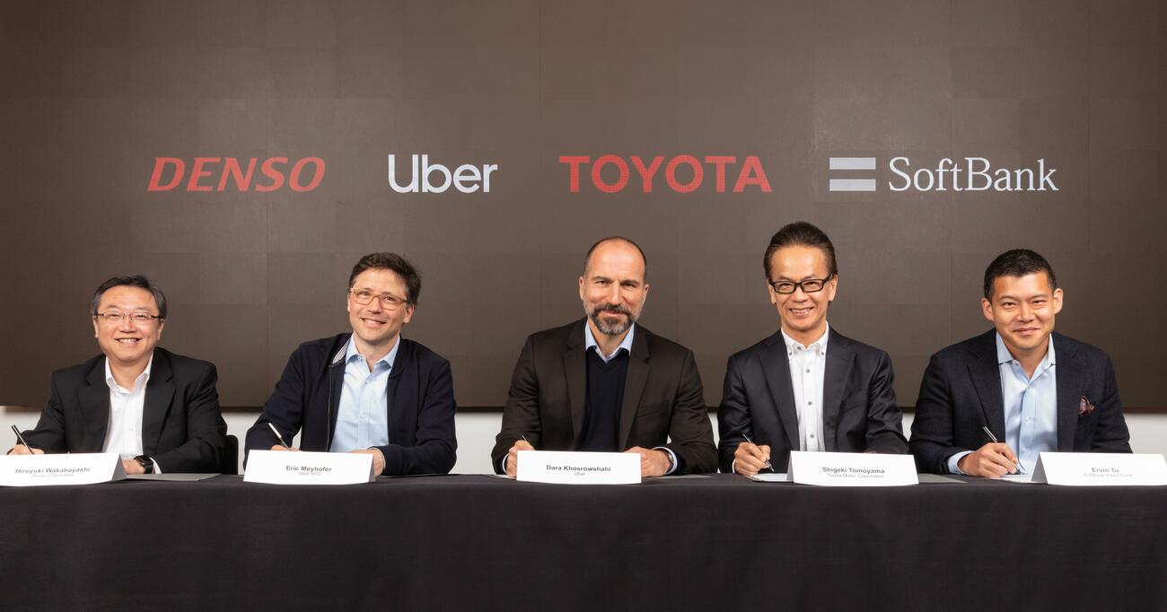 Firma del acuerdo entre Toyota y Uber Firma del acuerdo entre Toyota y Uber