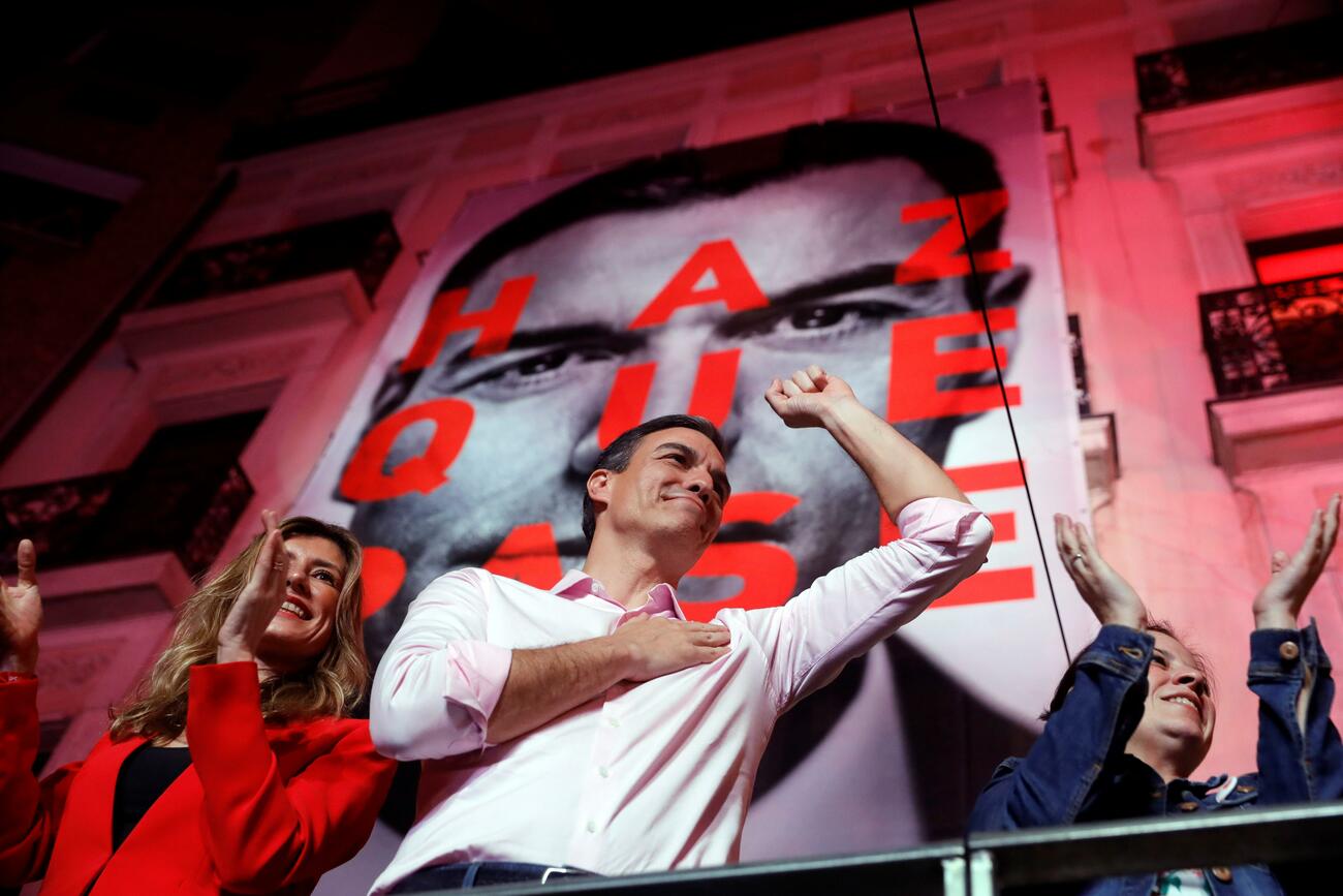 Pedro Sánchez, celebrando la victoria electoral del PSOE / EFE