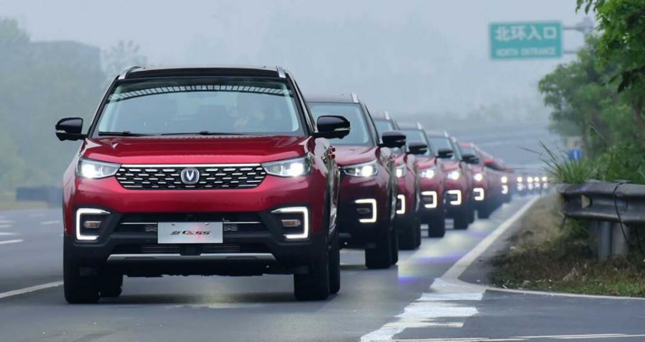 Varios coches autónomos circulando Varios coches autónomos circulando