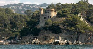 Imagen de una cala de Lloret de Mar, una de las playas catalanas con badera azul en 2019 / WIKIPEDIA