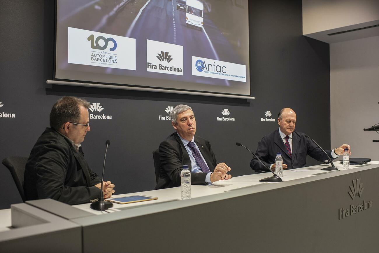 José Vicente de los Mozos  (centro) en un acto organizado por Coche Global / LENA PRIETO