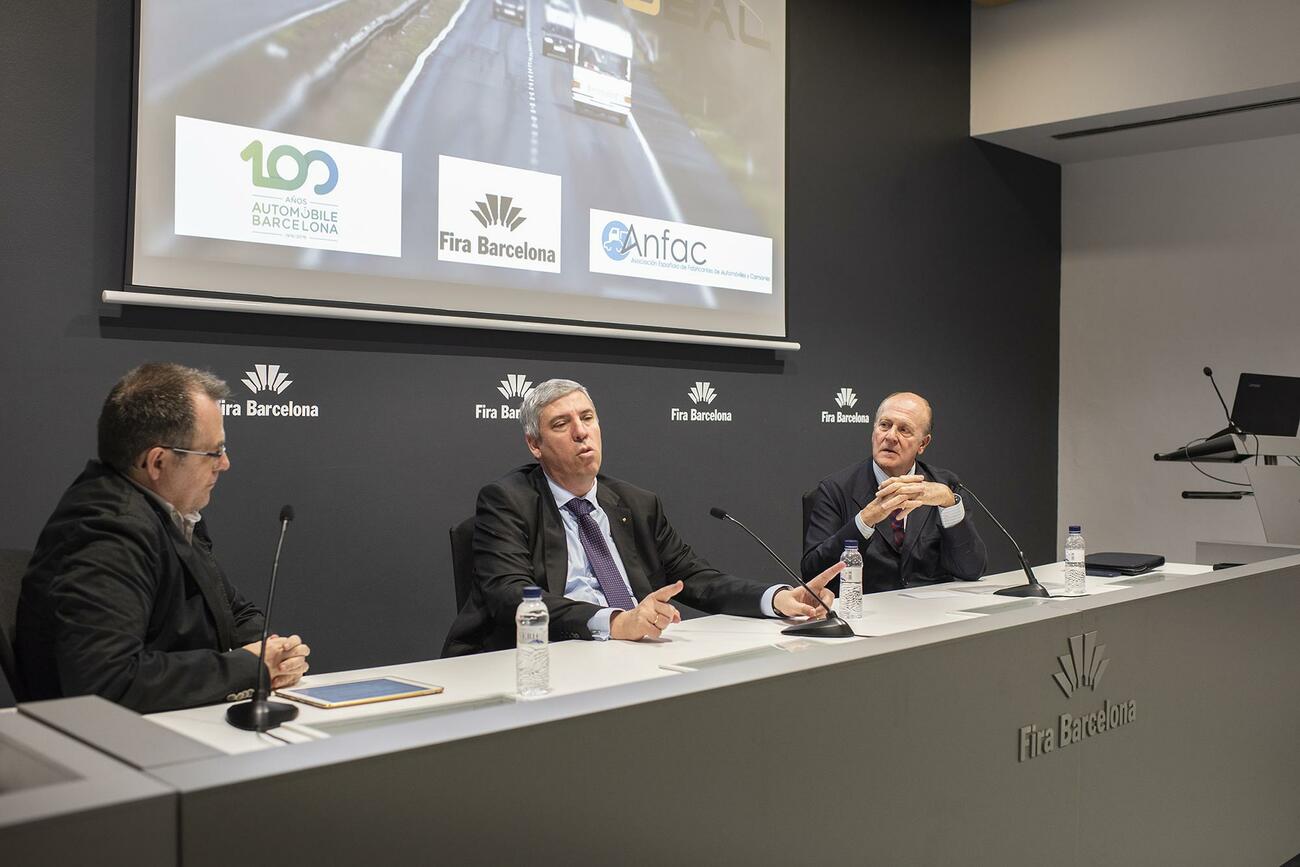 José Vicente de los Mozos y Enrique Lacalle, en una mesa de Coche Global en 2019 / LENA PRIETO