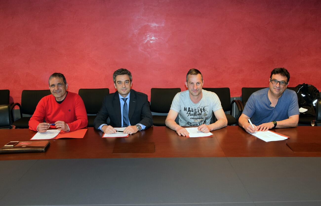 El comité y la empresa firman el preacuerdo de la planta de Nissan de Barcelona