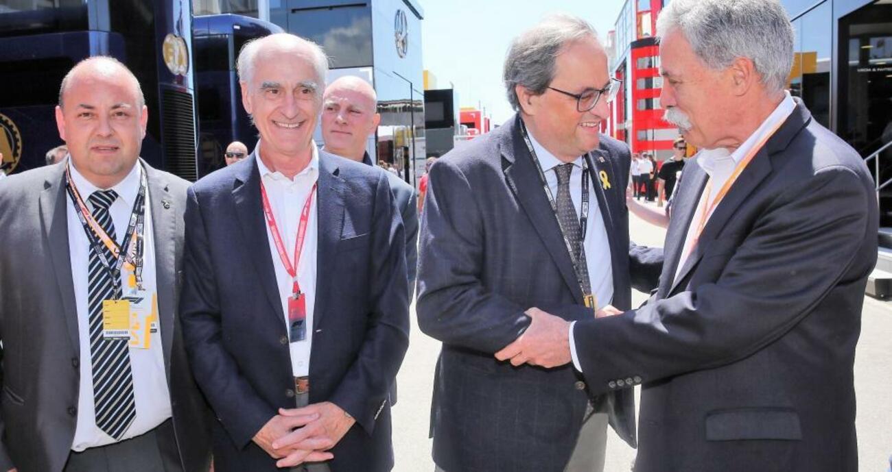 Quim Torra saluda Chase Carey, el jefe de la Fórmula 1, en el Circuit de Barcelona-Cataluña situado en Montmeló / CG