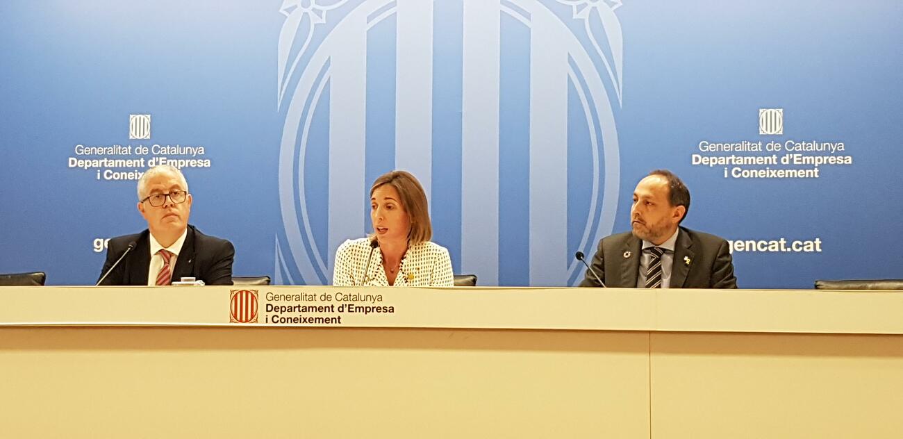 La consejera de Empresa, Àngels Chacón, y los responsables de Energía y del Icaen La consejera de Empresa, Àngels Chacón, y los responsables de Energía y del Icaen