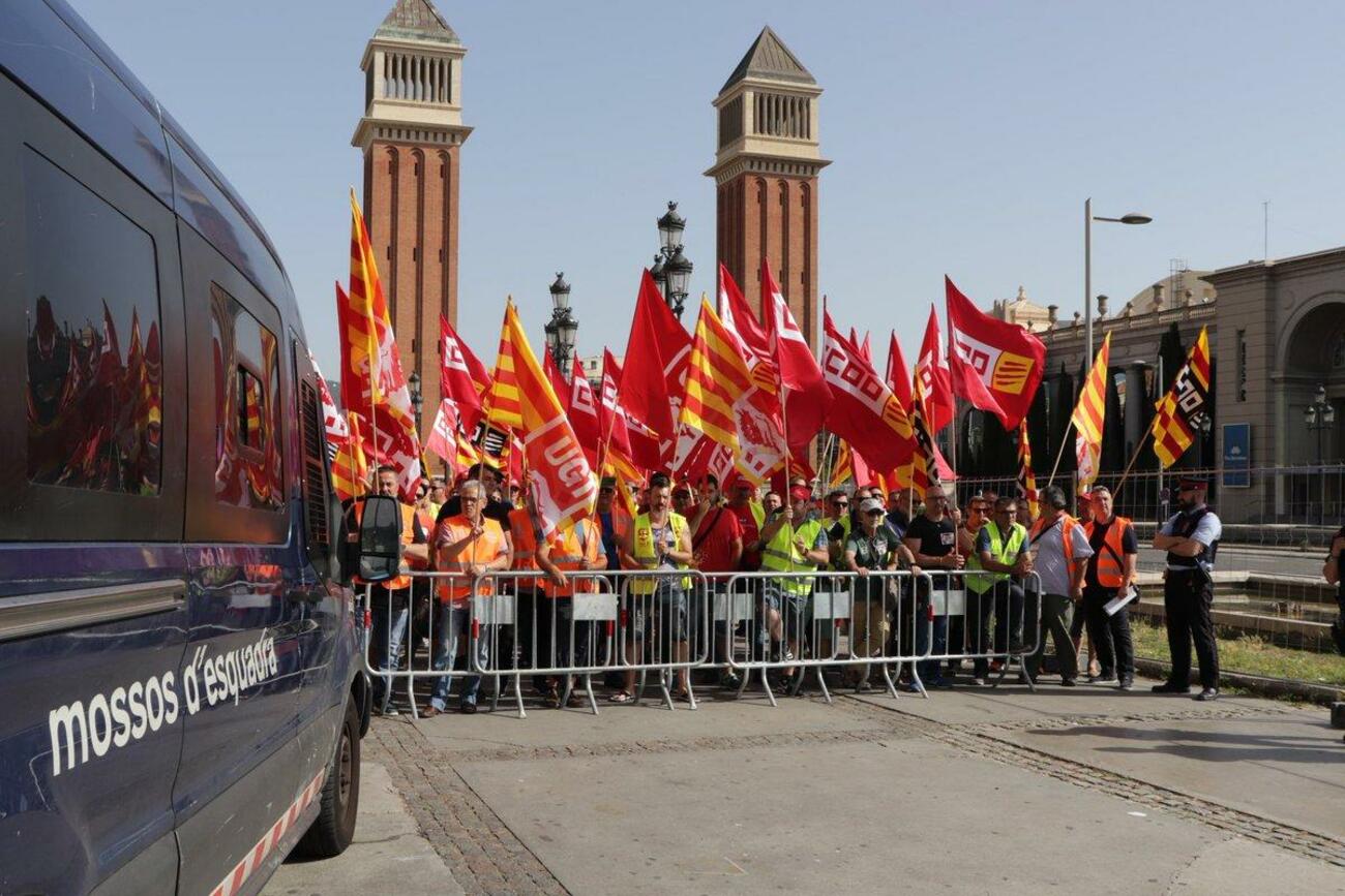 Protesta de trabajadores de transporte y logística en SIL Barcelona