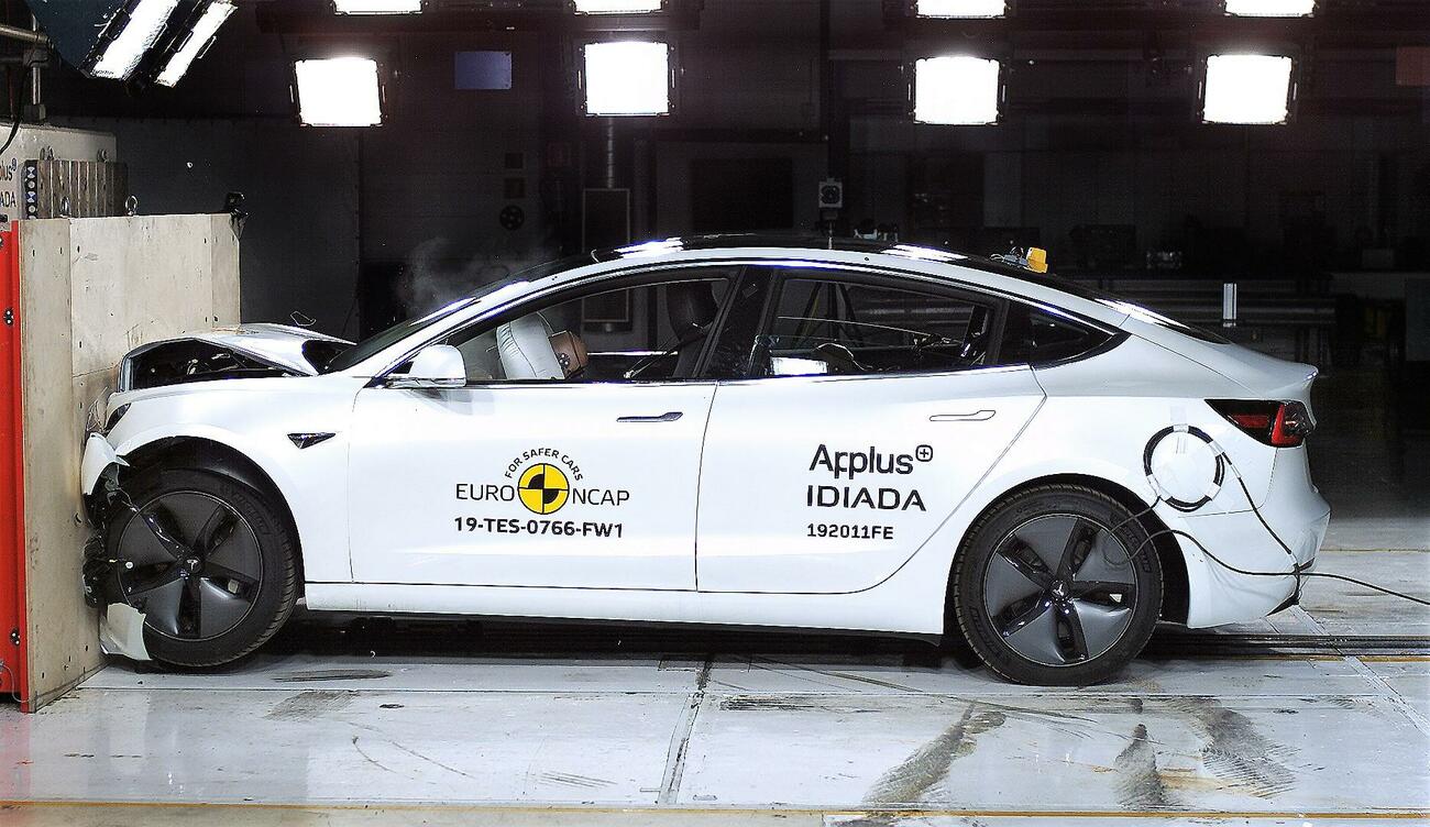 Prueba de choque de un Tesla Model 3