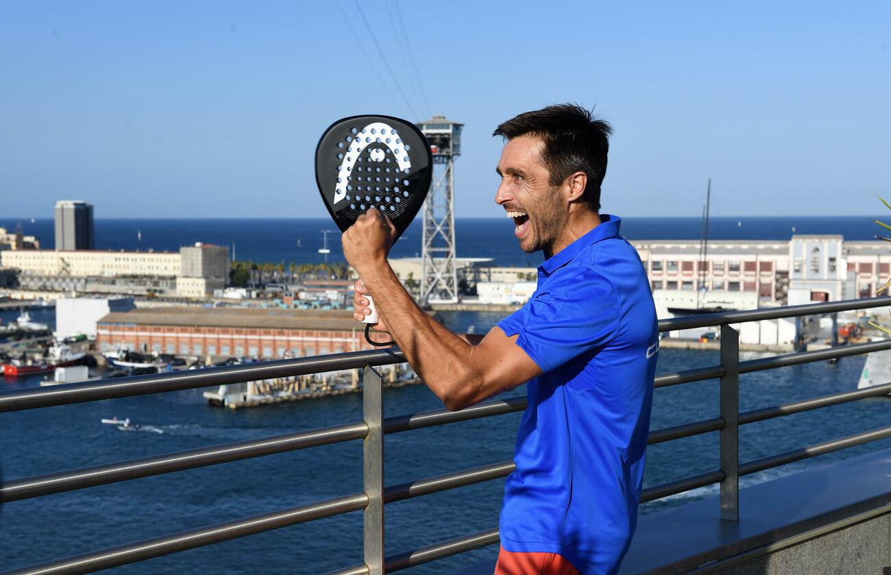 El reto de un golpe maestro del jugador de padel Bela con un Cupra