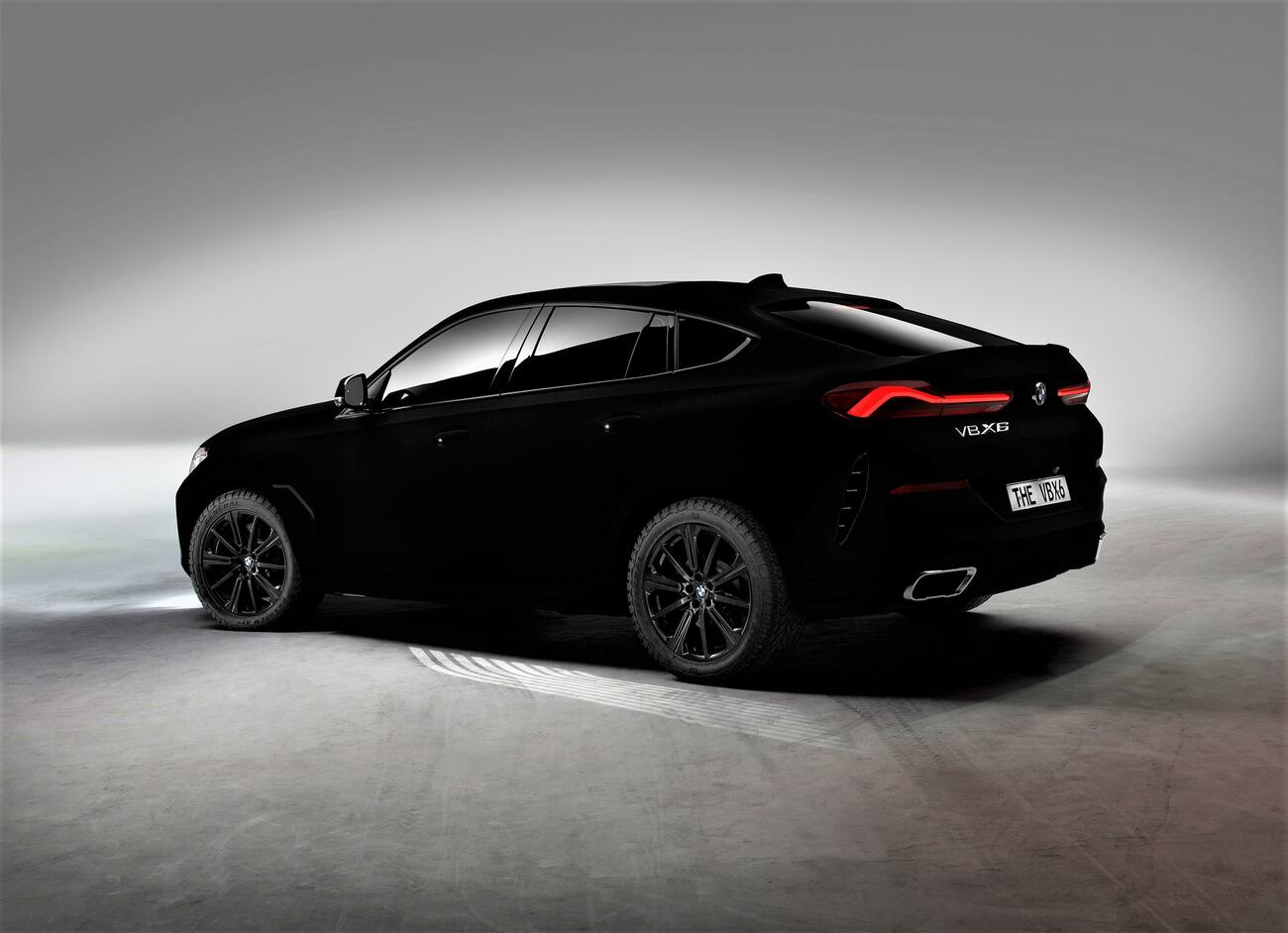 Nuevo BMW X6 con la pintura negro Vantablack / BMW Nuevo BMW X6 con la pintura negro Vantablack / BMW