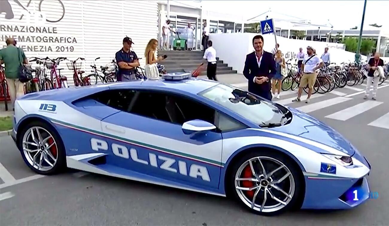 El coche patrulla Lamborghini Huracán en el Festival de cine de Venecia / CAPTURA TVE