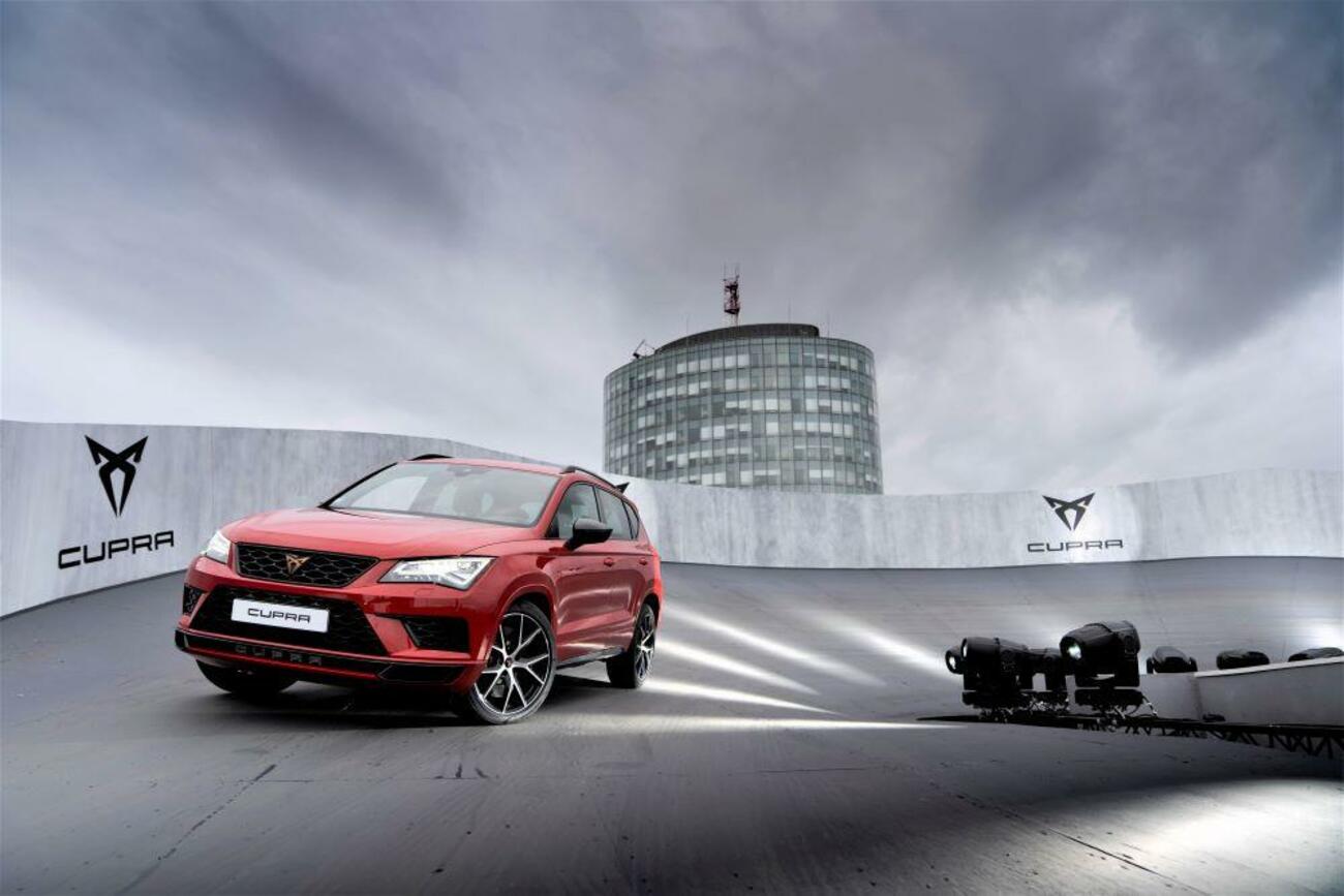 Un Cupra Ateca en el circuito creado en un parking en París / SEAT