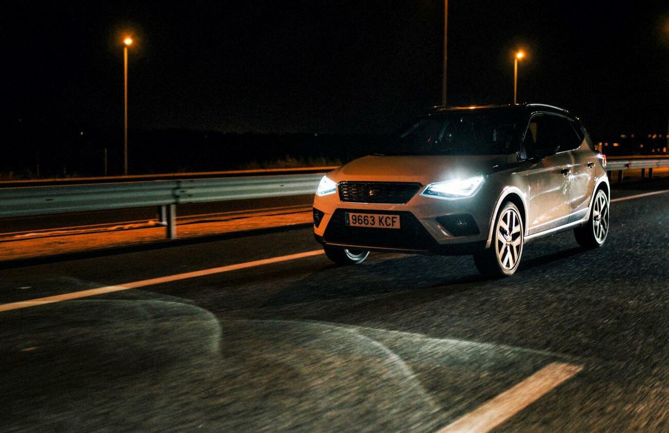 Un coche con iluminación faros LED / SEAT