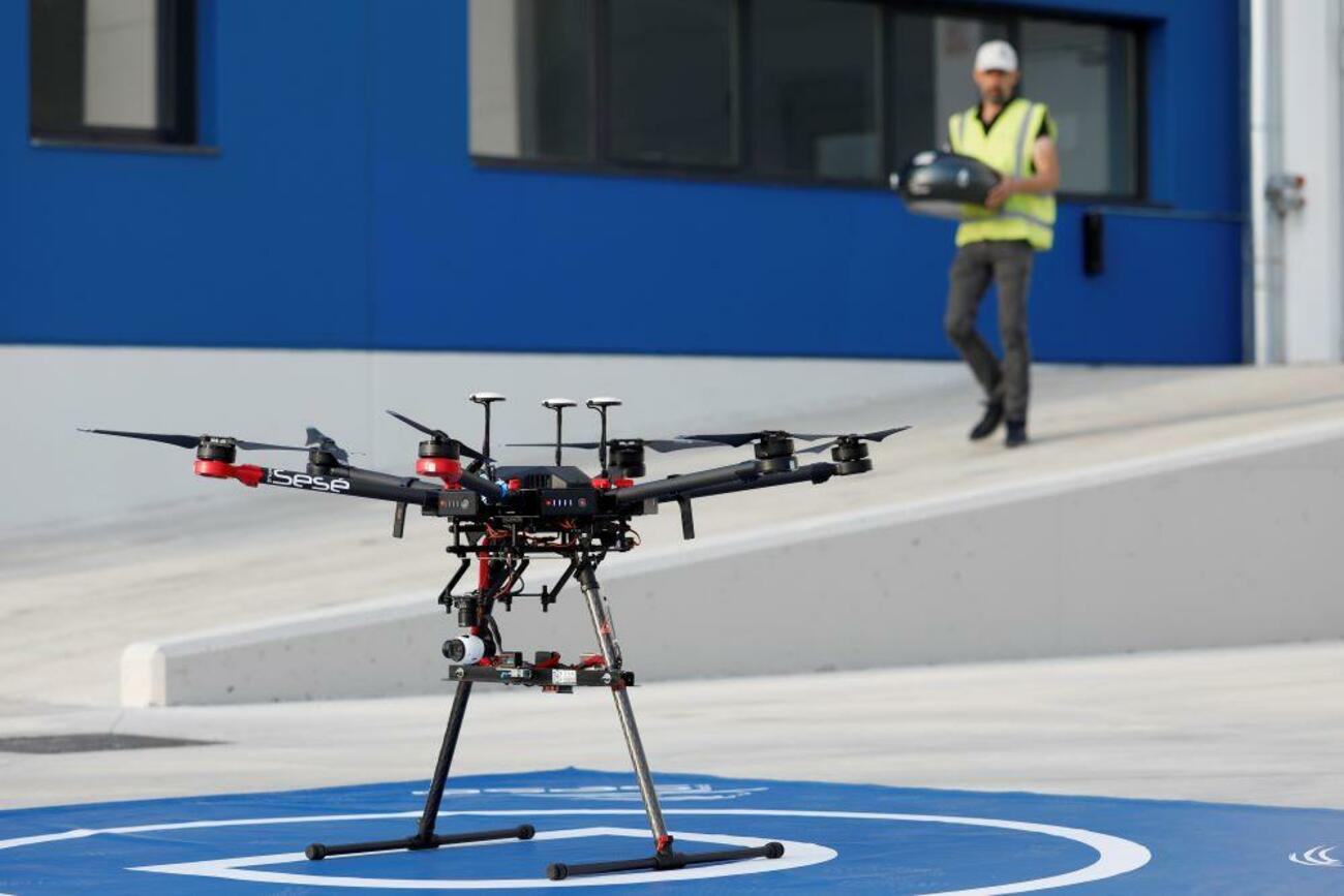 Dron de Seat para transportar componentes en Martorell