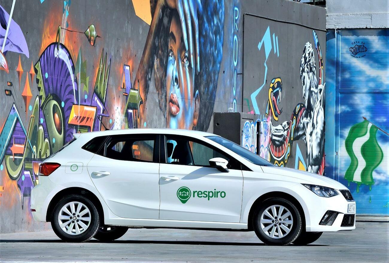 Un Seat León de gas de la flota de coches con etiqueta ECO de Respiro Un Seat León de gas de la flota de coches con etiqueta ECO de Respiro