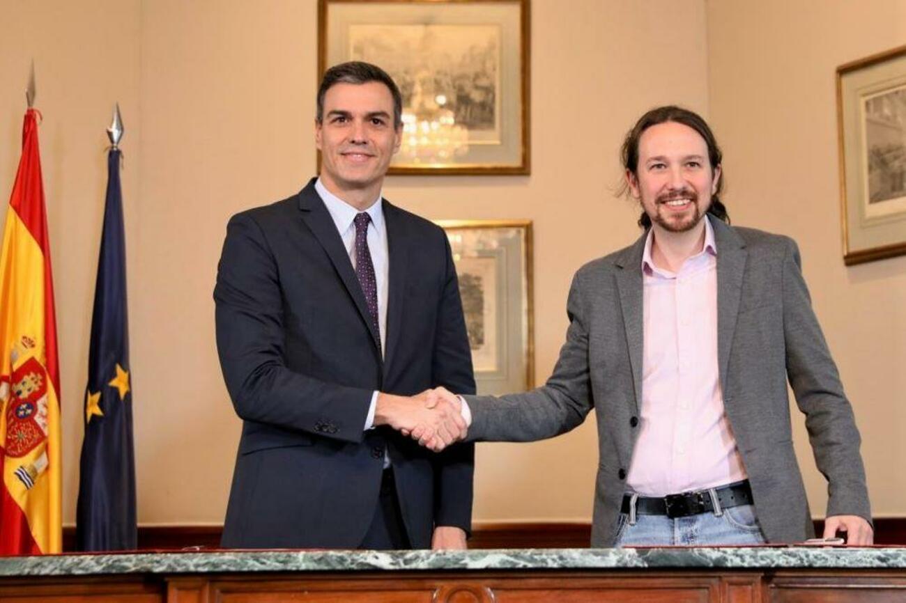 Pedro Sánchez y Pablo Iglesias tras rubricar el pacto de Gobierno / PSOE