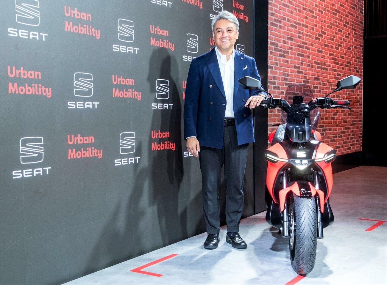 Luca de Meo presenta la primera moto de Seat