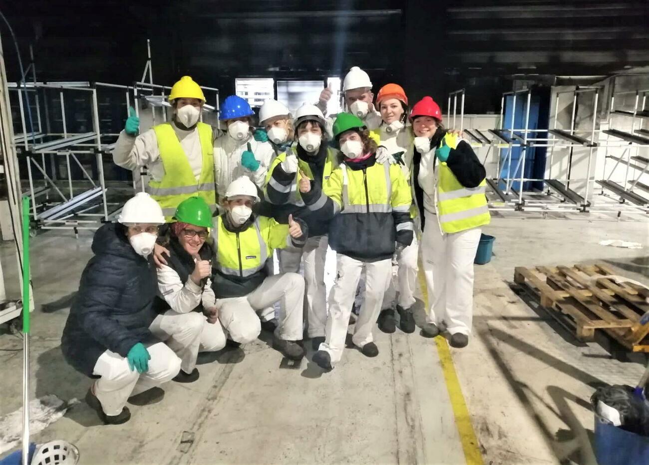 Trabajadores de Faurecia de Abrera en las tareas de para reanudar la producción tras el incendio / CCOO