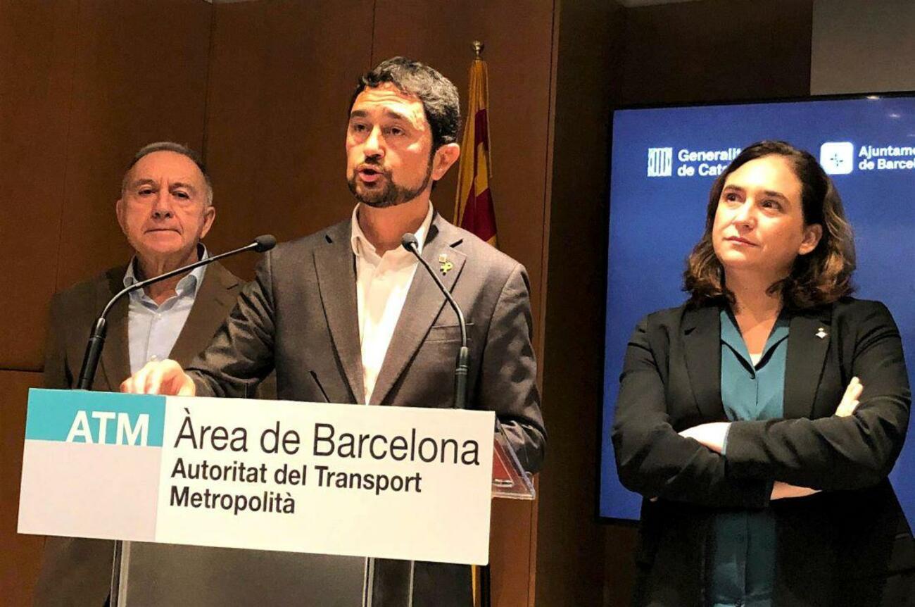El 'conseller' Damià Calvet y la alcaldesa Ada Colau anuncian las nuevas tarifas de transporte / TERRITORI