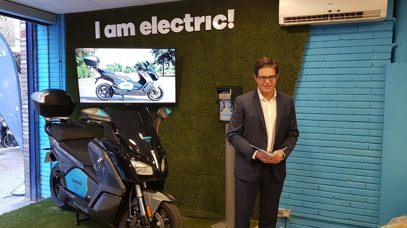 Timo Buetefisch, fundador de Cooltra, con la moto eléctrica de BMW. Timo Buetefisch, fundador de Cooltra, con la moto eléctrica de BMW.