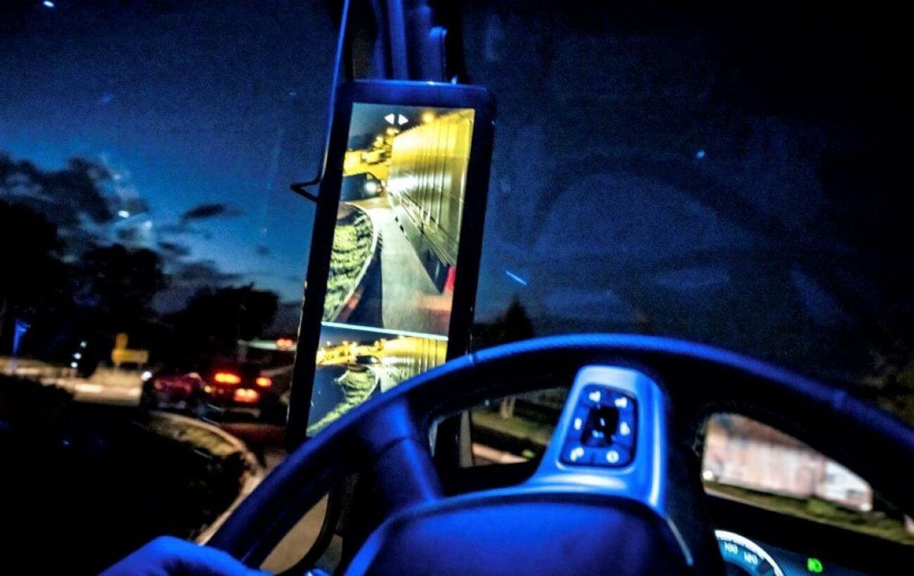 Mercedes Benz Actros, un camión semiautónomo con espejos digitales por cámara / DAIMLER