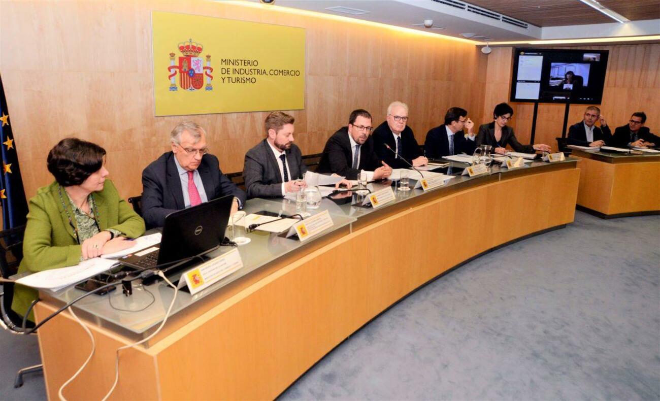 El secretario general de Industria, Raül Blanco, en una reunión con comunidades autónomas / MINECO