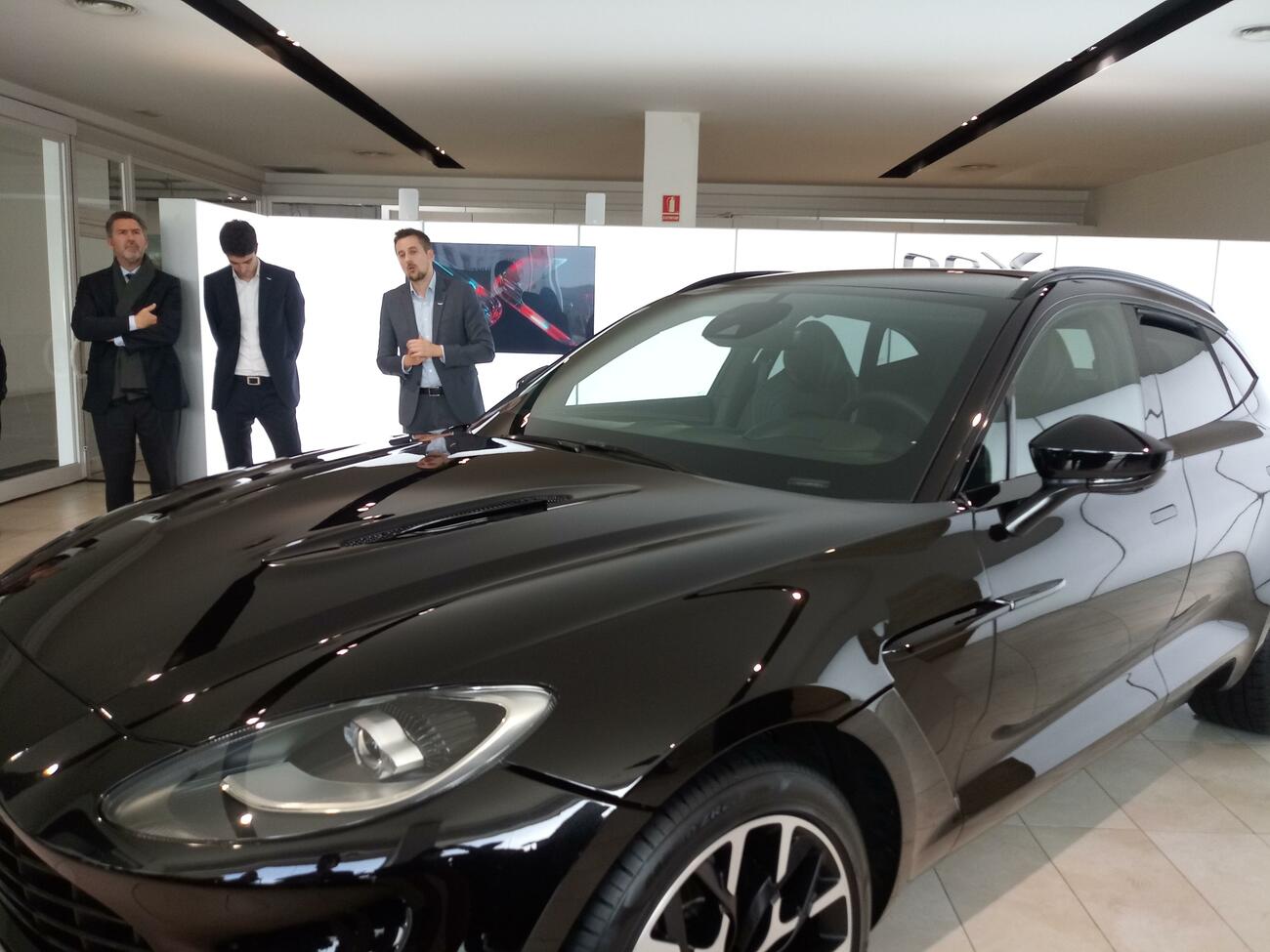 Presentación del nuevo Aston Martin DBX en Barcelona / JC