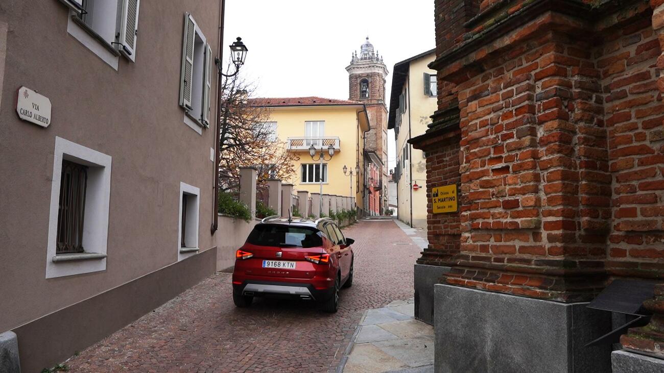 Seat Arona TGI de gas en una ruta de Navidad