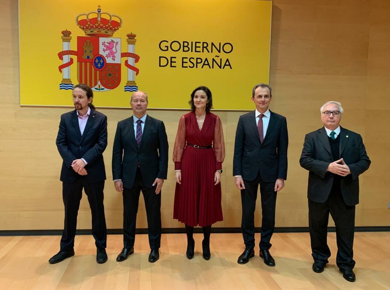 La ministra de Industria, Reyes Maroto, con otros miembros del Gobierno / INDUSTRIA