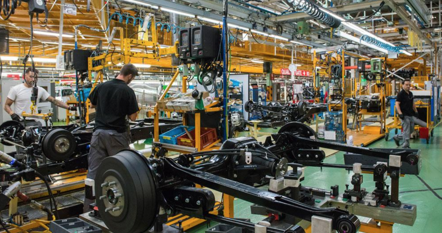 Operarios en la planta de Nissan de la Zona Franca de Barcelona