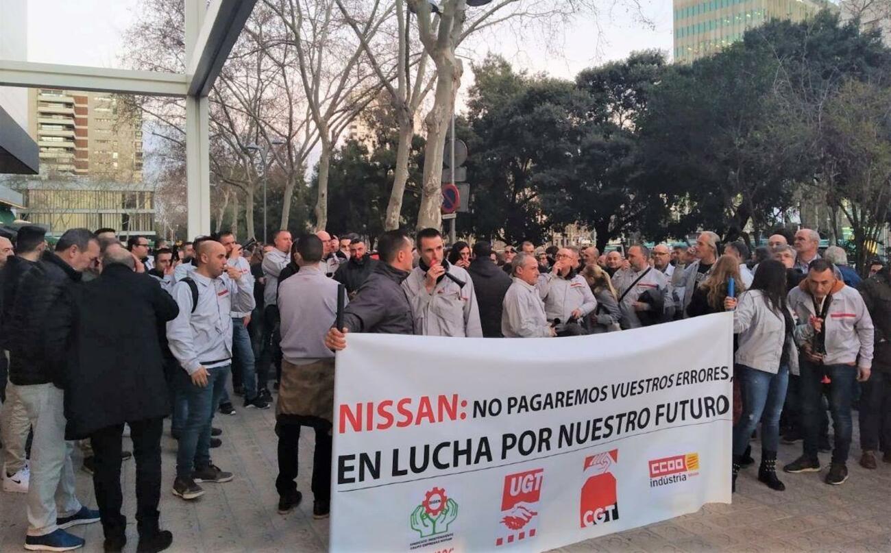 Concentración de trabajadores de Nissan frente al consulado de Japón en Barcelona / CCOO