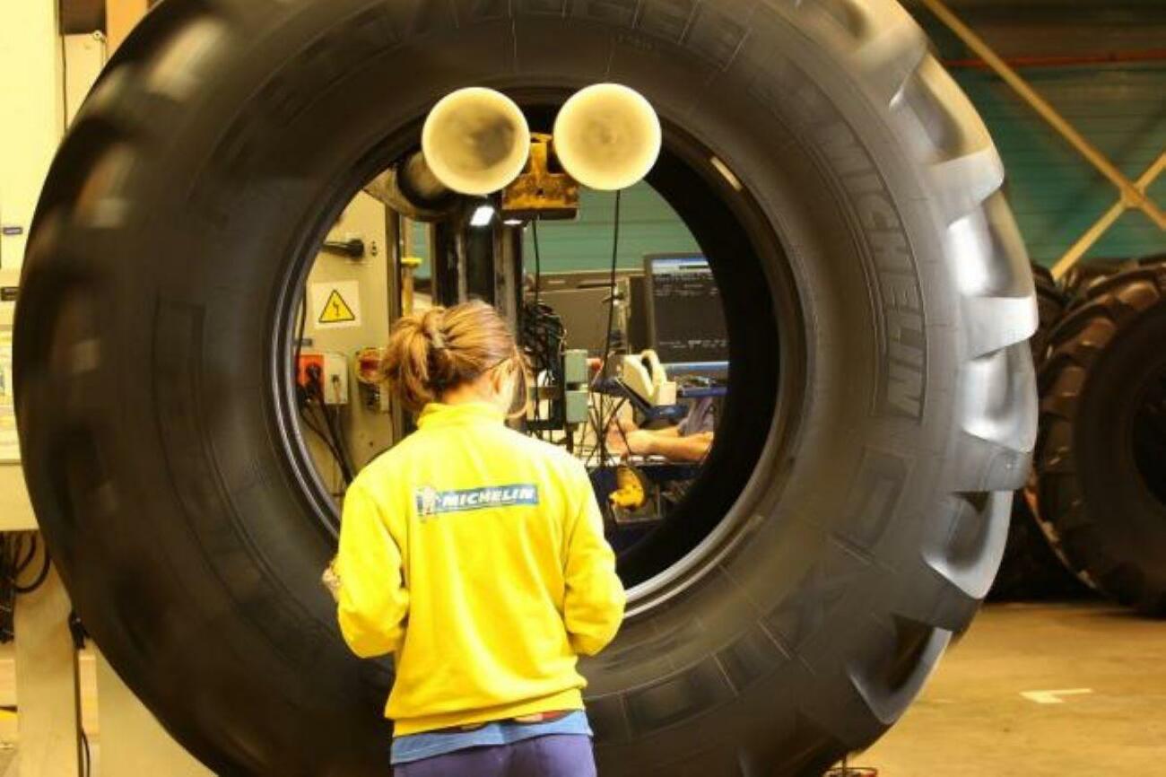 Trabajadora en la planta de Michelin de Valladolid / MICHELIN Trabajadora en la planta de Michelin de Valladolid / MICHELIN