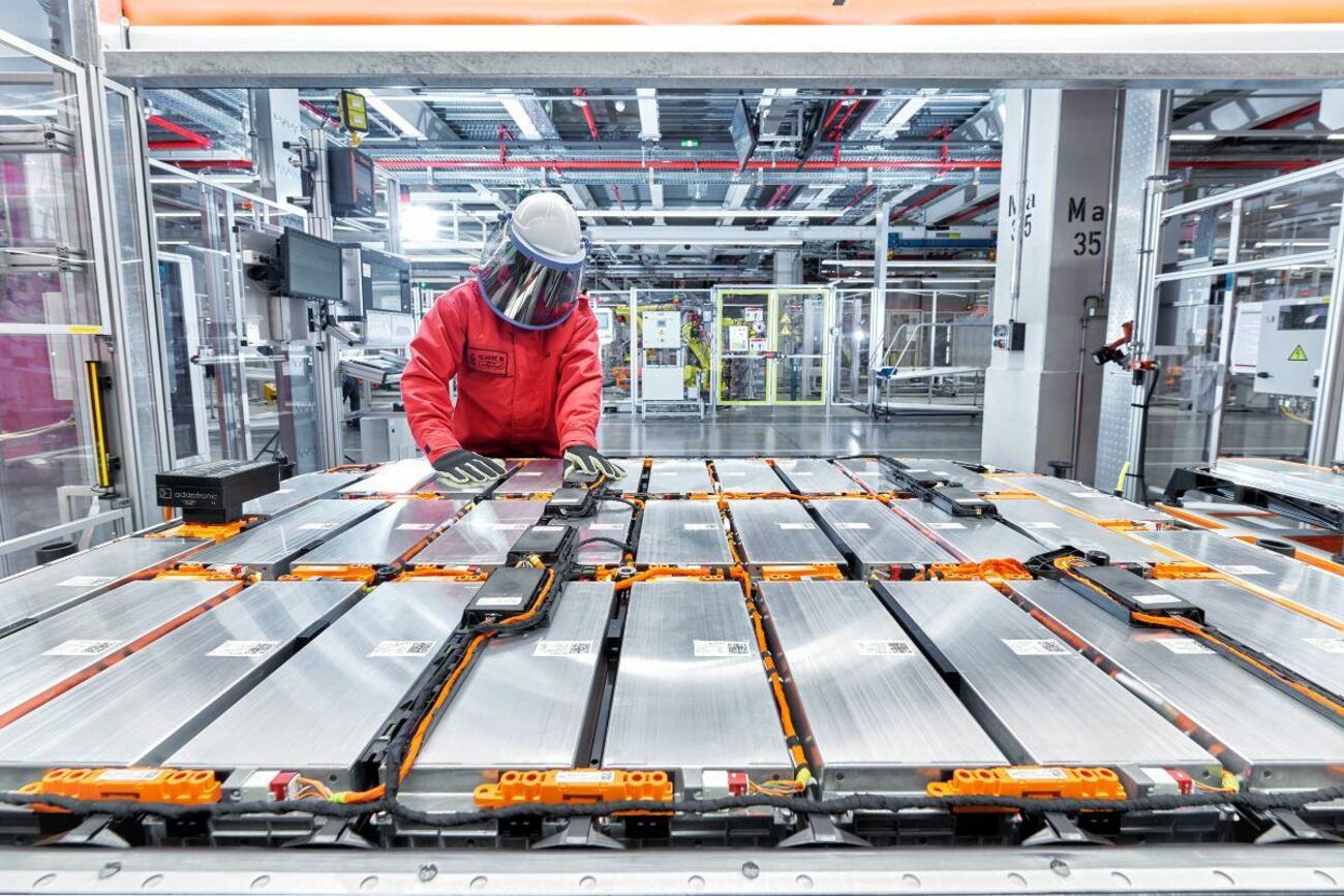 Montaje de baterías para la producción del Audi e tron en Bruselas / AUDI Montaje de baterías para la producción del Audi e tron en Bruselas / AUDI