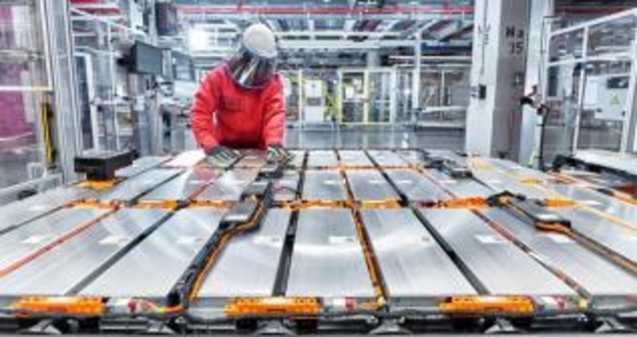 Montaje de baterías para la producción del Audi e tron en Bruselas / AUDI