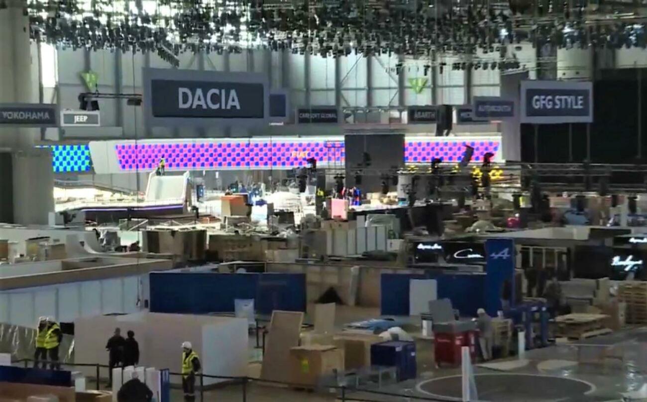 Salón del Automóvil de Ginebra durante los trabajos para desmontar los estands / VIDEO CNN SWITZERLAND