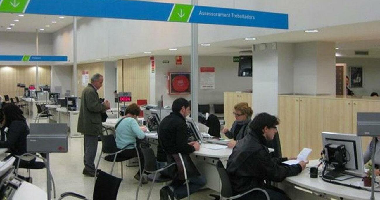 Personas en paro en una oficina de trabajo de Cataluña / GENCAT Personas en paro en una oficina de trabajo de Cataluña / GENCAT