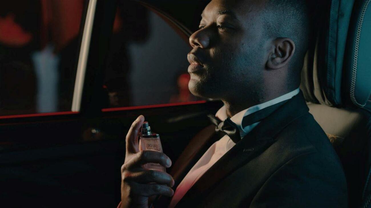 Imagen del anuncio del perfume con olor a coche nuevo Imagen del anuncio del perfume con olor a coche nuevo