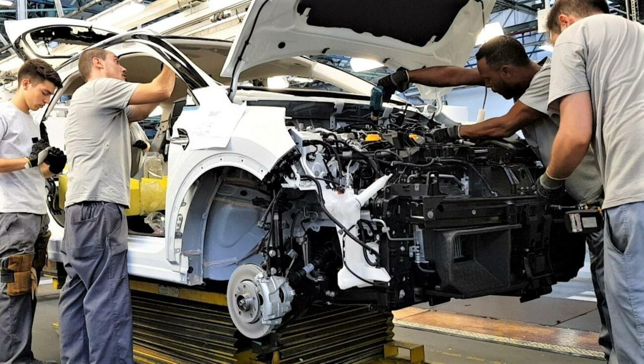 Trabajadores en la fábrica de Renault de Valladolid Trabajadores en la fábrica de Renault de Valladolid