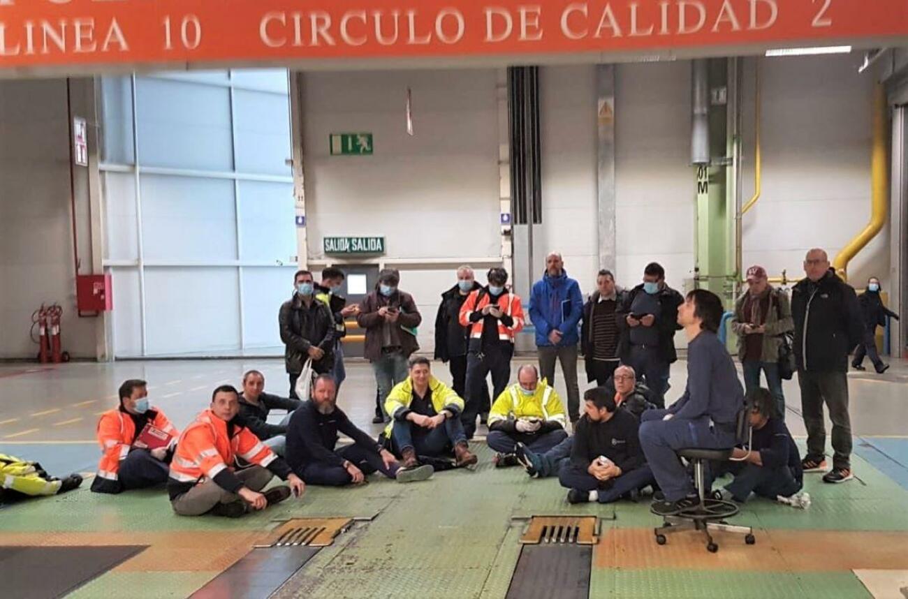 Piquete sindical que paró la planta de Mercedes de Vitoria por temor al coronavirus
