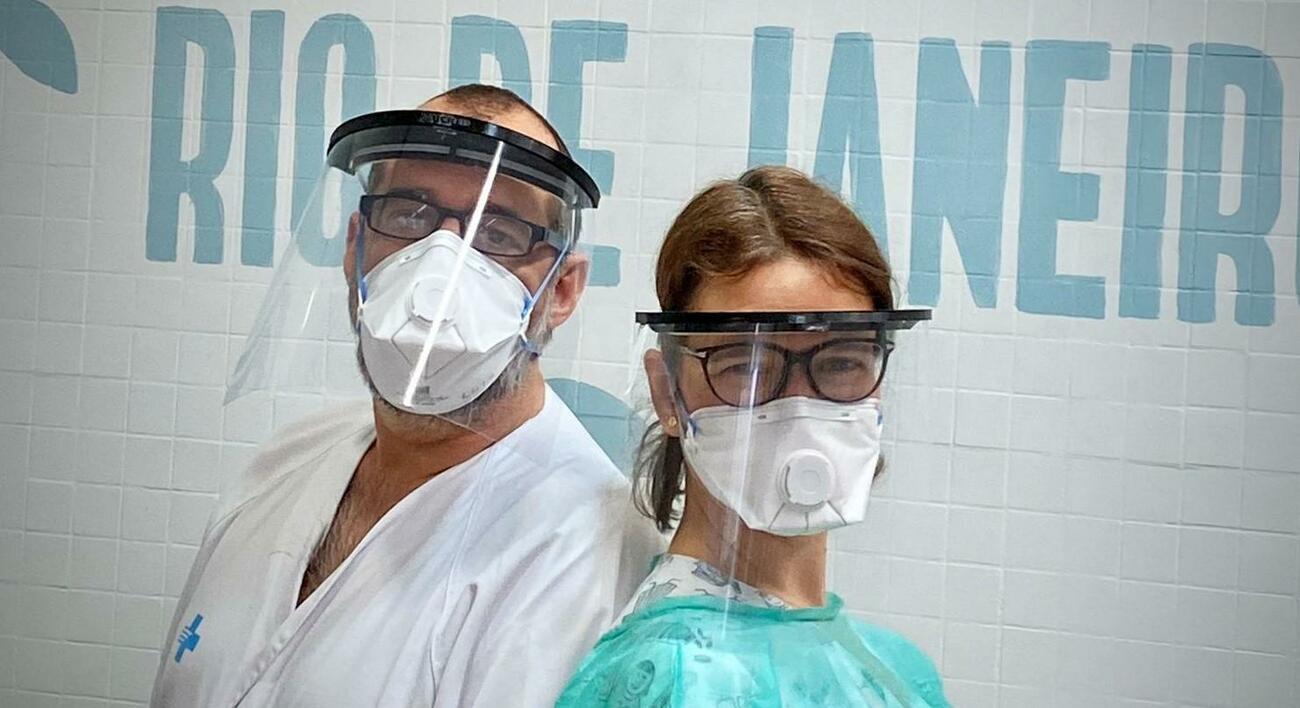 Personal sanitario con material de protección producido por BCN3D