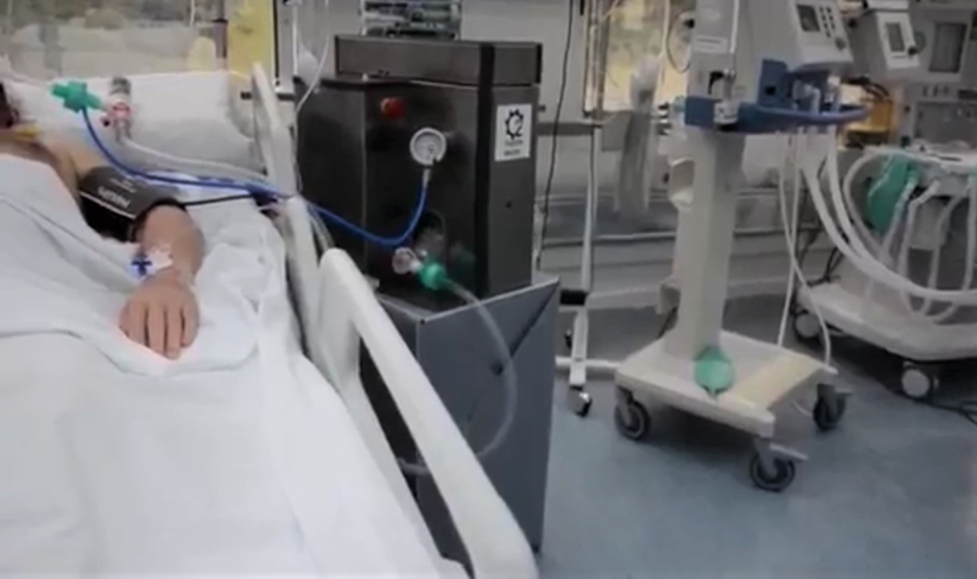 Prueba del respirador de Seat en un paciente de coronavirus en un hospital