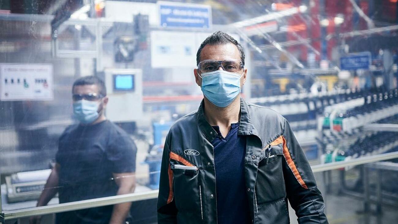 Trabajadores de Ford con mascarillas y mamparas de protección / FORD Trabajadores de Ford con mascarillas y mamparas de protección / FORD