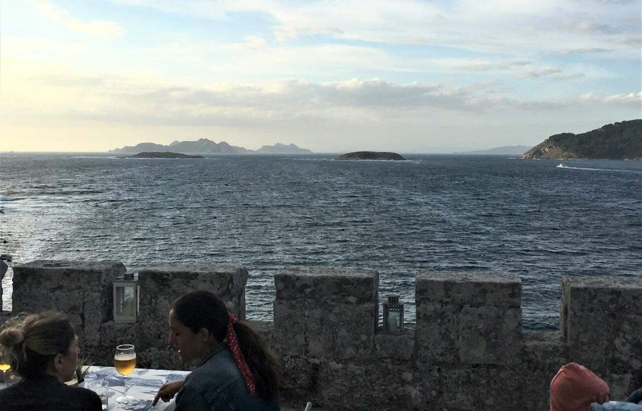 Islas Cies desde el parador de Baiona, una de las rutas secundarias de Coche Global
