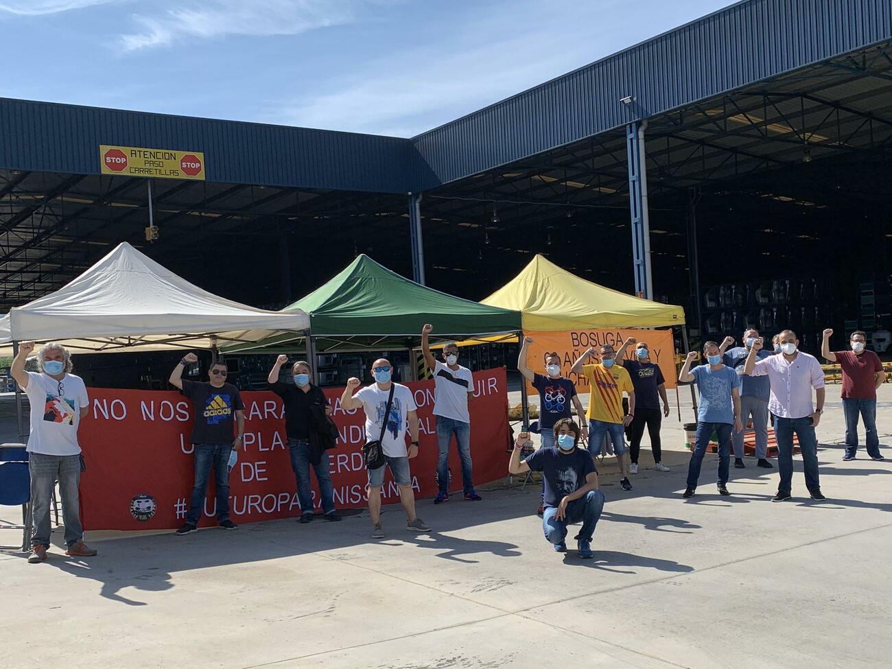Piquete sindical a la entrada de la fábrica de Nissan en Montcada i Reixac / CCOO Piquete sindical a la entrada de la fábrica de Nissan en Montcada i Reixac / CCOO